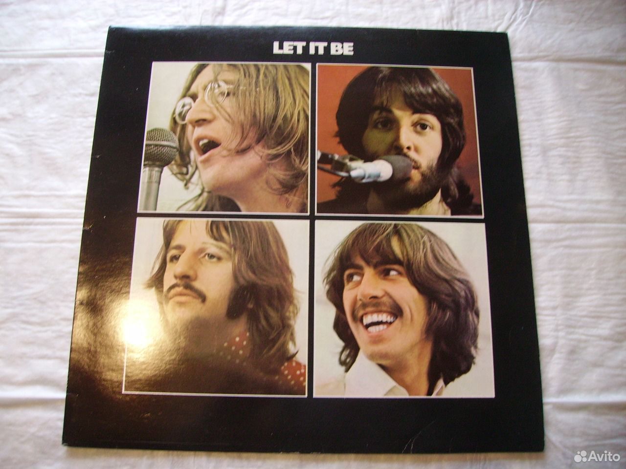 Лет ит би слушать. The Beatles Let it be пластинка. Пластинка Битлз Let it be 1969. Лет ИТ би. Обложки Битлз лет ИТ би.