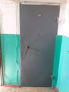 Дверь металлическая с замком