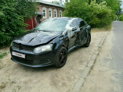 Volkswagen Polo 1.6 МТ, 2013, седан, битый