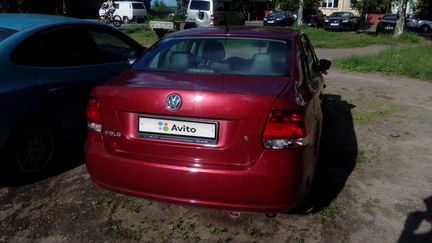 Volkswagen Polo 1.6 МТ, 2010, седан, битый