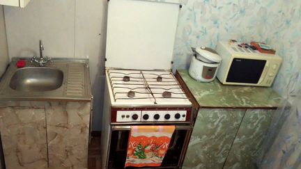 Кухонная мойка и шкаф
