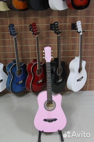 Шестиструнная акустическая гитара