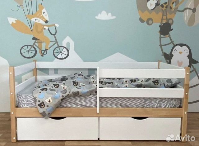 Детская кроватка из массива