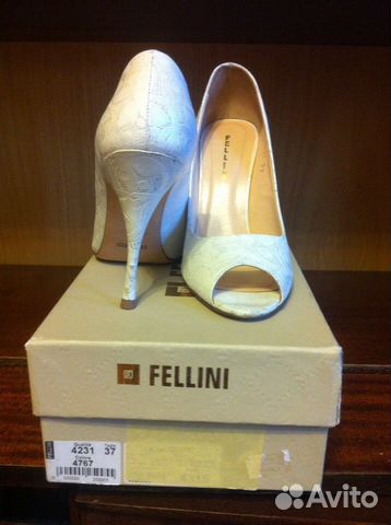 Продам нежные свадебные туфли Fellini