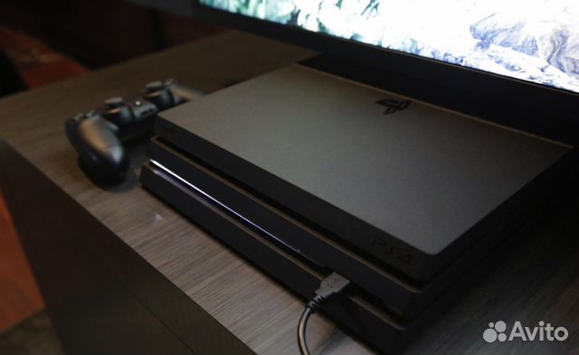 Продам PS 4 Pro 1 Tb на российской гарантии