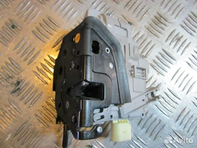 Замок задней левой двери для Ауди Q7 4L