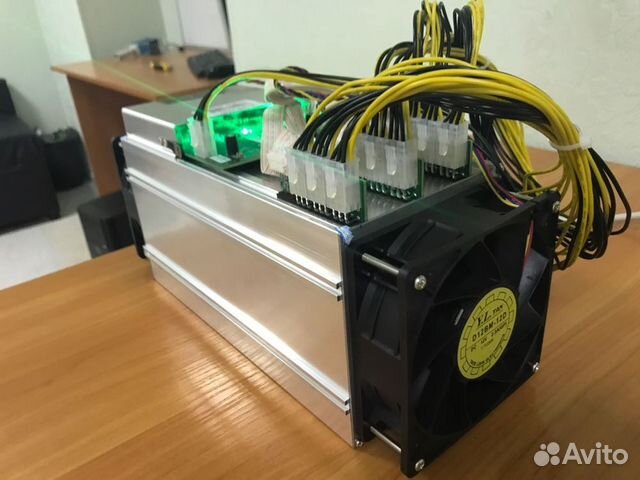 Асик бу. Antminer l7 разъем питания.