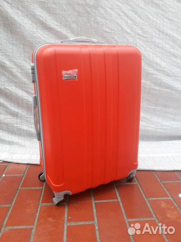 Чемодан красный пластиковый Ananda