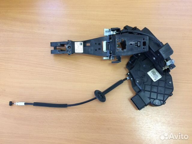 Замок задней левой двери LR D4 RRS RRE Замок задней левой двери LR D4 RRS RRE