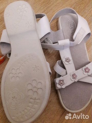 Босоножки кожаные для девочки новые 35-36,Болгария