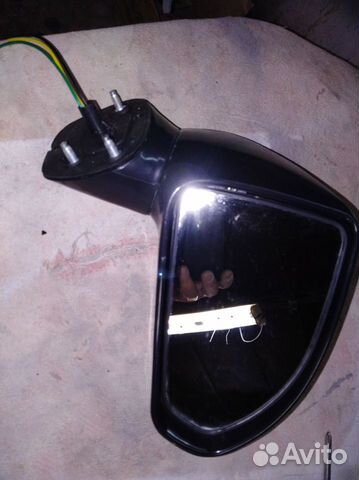 Продам правое зеркало заднего вида Honda Fit