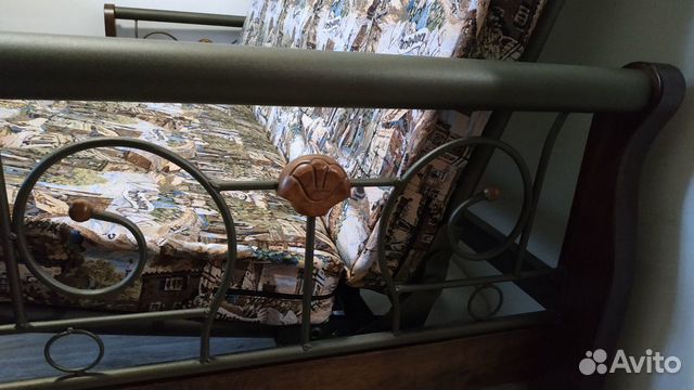 Диван-футон с металлическим основанием. Малайзия