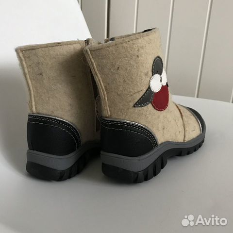 Новые валенки р.26-27 + еще одна пара в подарок Новые валенки р.26-27 + еще одна пара в подарок