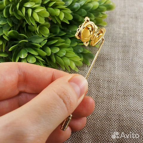 Брошь Булавка Медальон с Гелиотисом, винтаж