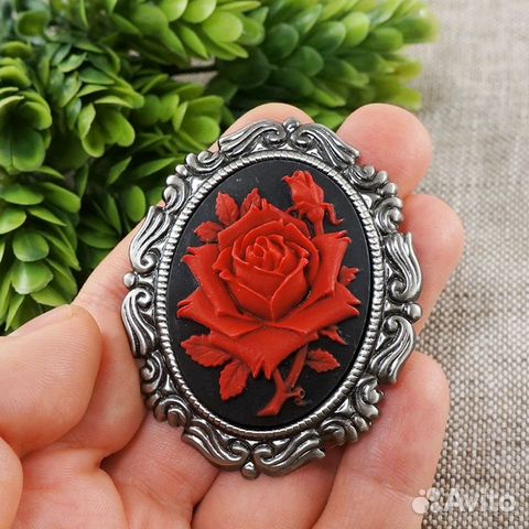 Брошь Камея Красная роза на черном викторианская