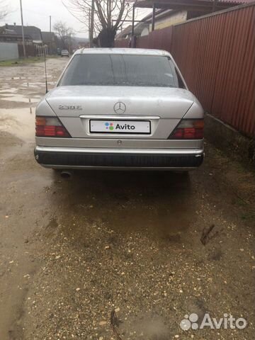Mercedes-Benz W124 2.2 МТ, 1993, битый, 296 000 км Mercedes-Benz W124 2.2 МТ, 1993, битый, 296 000 км