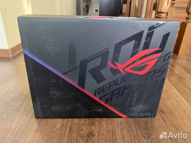 Asus ROG Strix Scar III 15.6” 240Hz, RTX 2070, i7 Asus ROG Strix Scar III 15.6” 240Hz, RTX 2070, i7