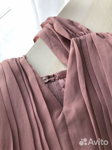 Коктейльное пудровое платье H&M