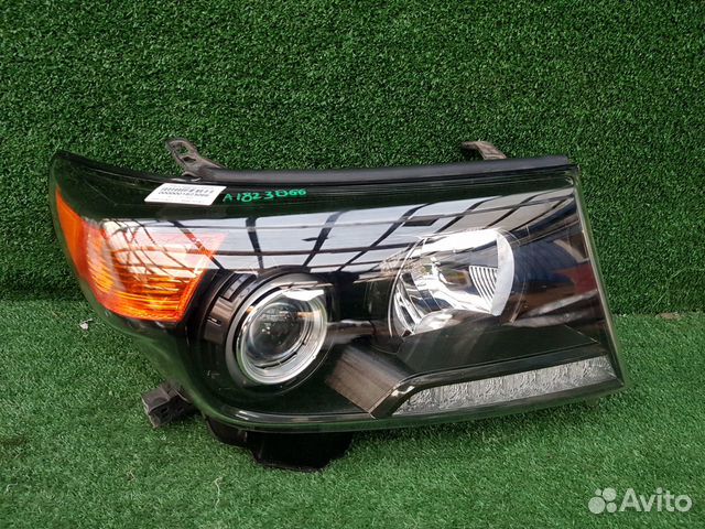 Фара правая Toyota Land Cruiser 200 Brownstone (12