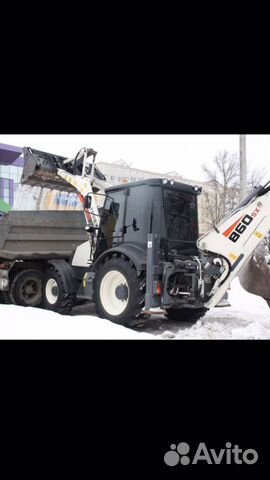Features of backhoe loader