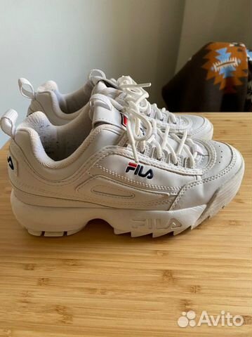 Белые кроссовки fila