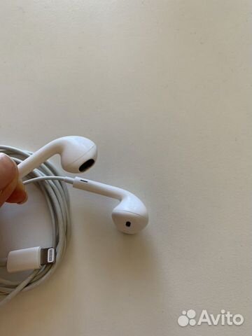 Наушники Apple EarPods с разъёмом Lightning Наушники Apple EarPods с разъёмом Lightning