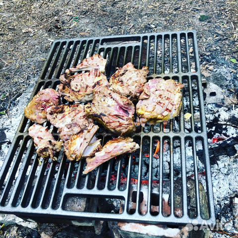 Чугунная решетка барбекю для жарки мяса