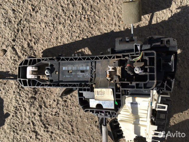 Кронштейн ручки двери передний левый Mercedes-Benz