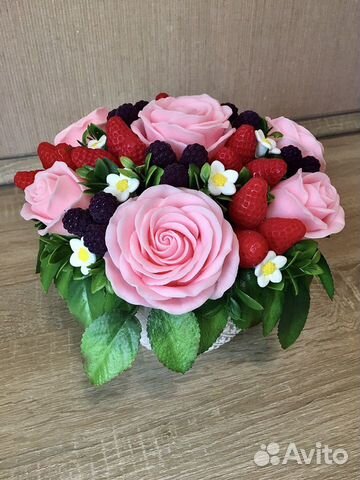 Букет из мыла розы и ягоды