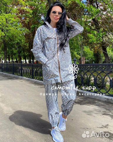 Непромокаемый костюм Louis Vuitton (42/44; 46/48) Непромокаемый костюм Louis Vuitton (42/44; 46/48)