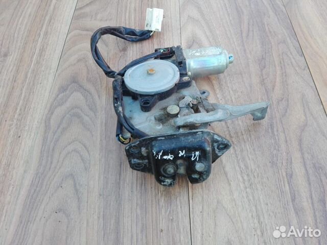 Замок крышки багажника Nissan Infiniti