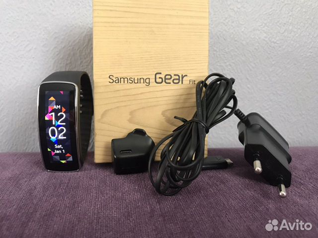 Фитнес-браслет Samsung Gear Fit Фитнес-браслет Samsung Gear Fit
