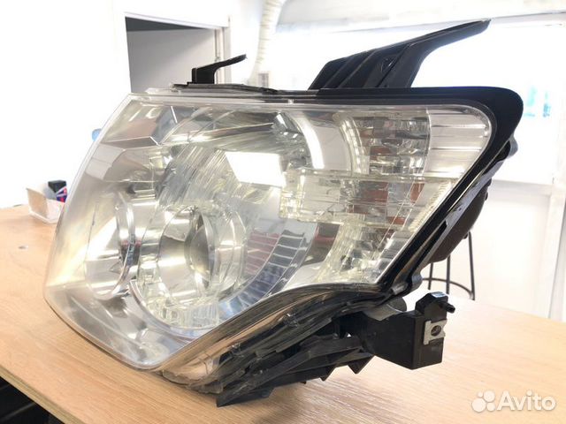 Фара передняя левая Mitsubishi Pajero 4 V87W 2006