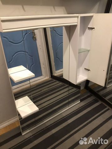 Шкаф с зеркалом в ванную