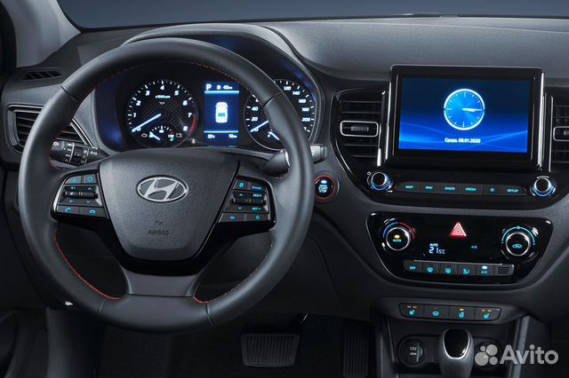 Водитель автомобиля Hyundai Solaris Водитель автомобиля Hyundai Solaris