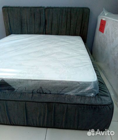 Кровать двуспальная с матрасом 160-200