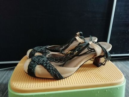 Босоножки (37 р.) Carnaby на завязках