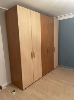 Шкаф из натурального дерева