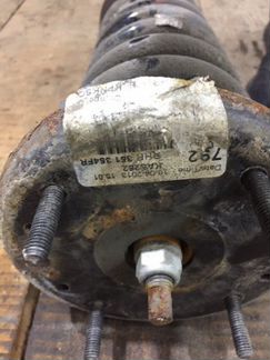 Стойка амортизатора задняя правая Jaguar Xf 2.0