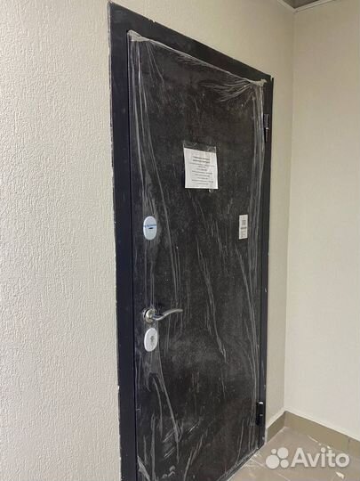 Дверь входная металлическая от застройщика