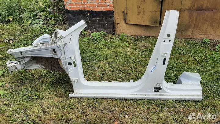 Боковина порог четверть левая Фольксваген Поло 5