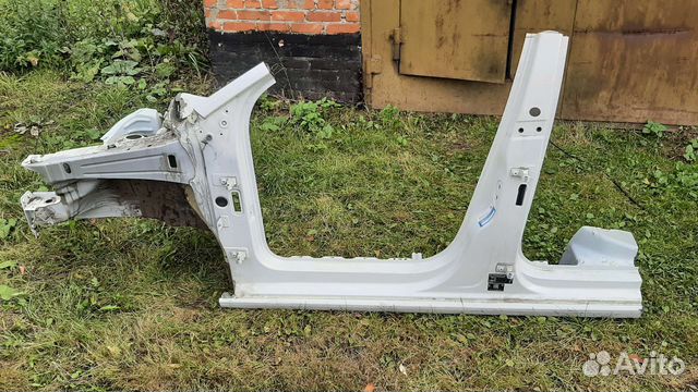 Боковина порог четверть левая Фольксваген Поло 5