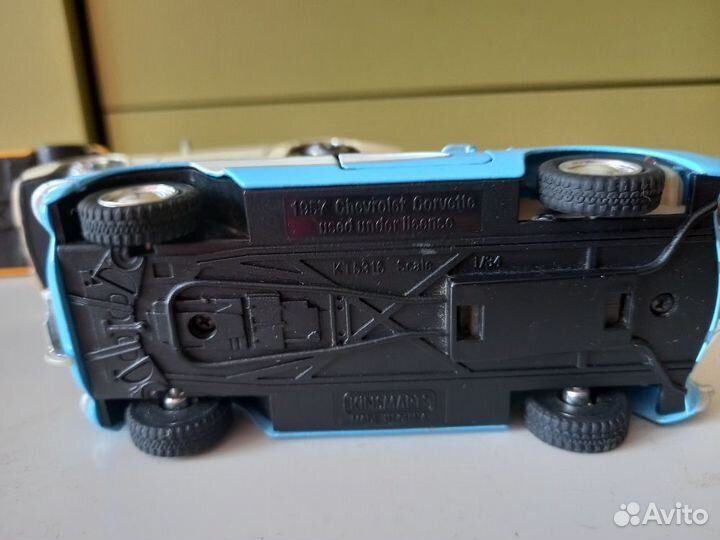 Модель машинки Kinsmart Chevrolet Corvette 1957