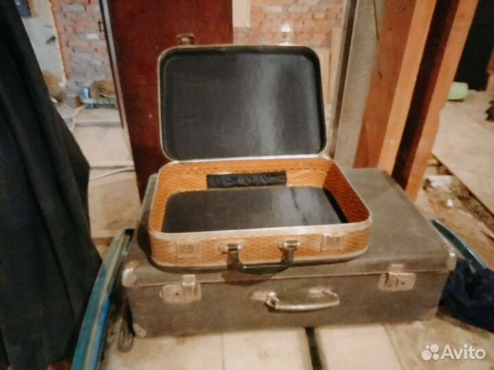 Старинные чемоданы для фотосессий