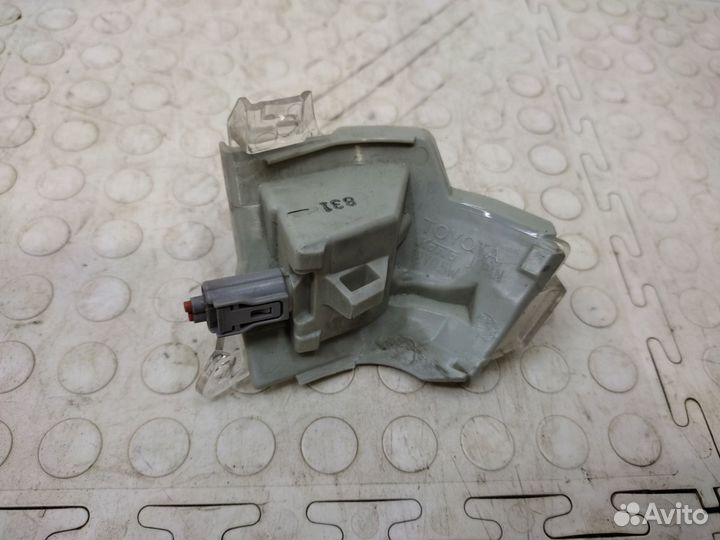 Повторитель зеркала правый Toyota Camry XV70 2017