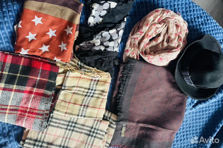 Пакетом женские шарфы и шляпа