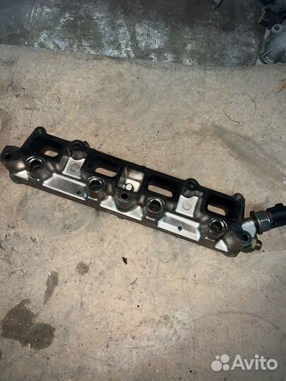 Топливная рампа VW Golf 6 1.4tsi caxa