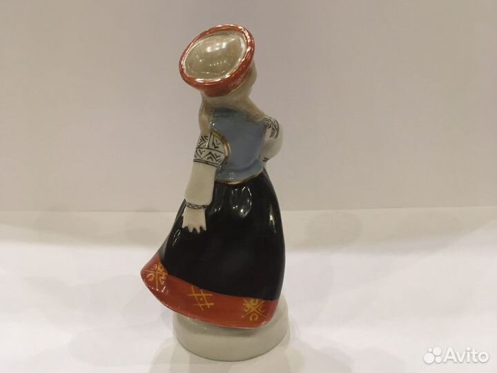 Статуэтка « Латышский танец» Девочка