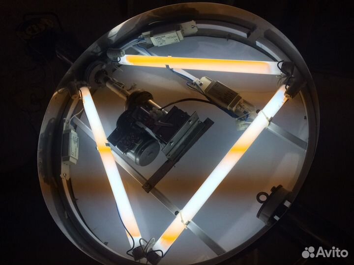 Вращающийся рекламный лайтбокс