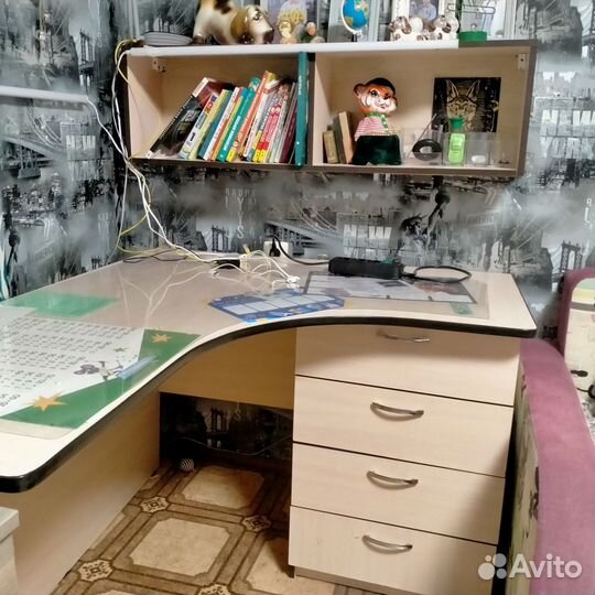 Письменный стол школьный бу светлый